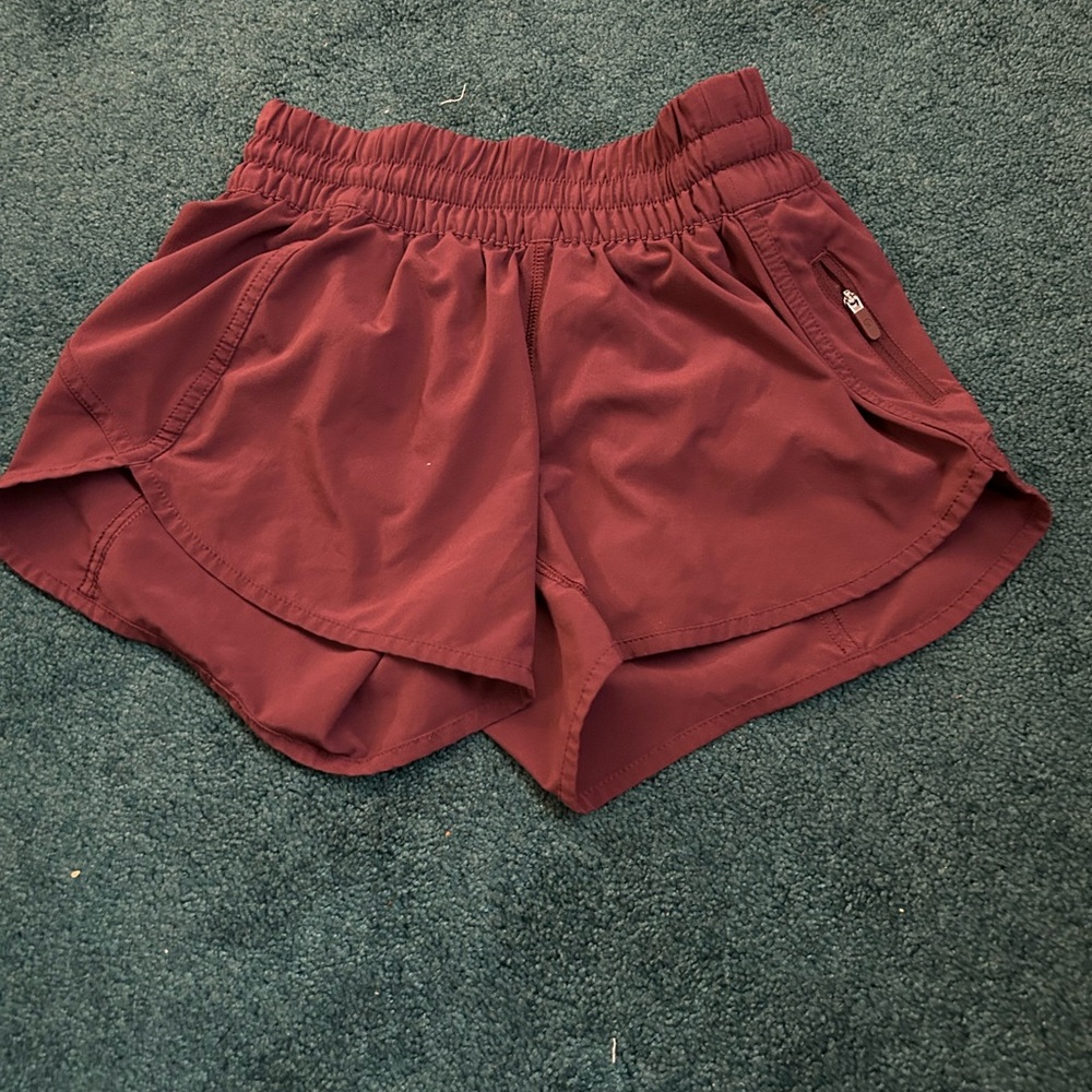 Lululemon tracker short Burgundy